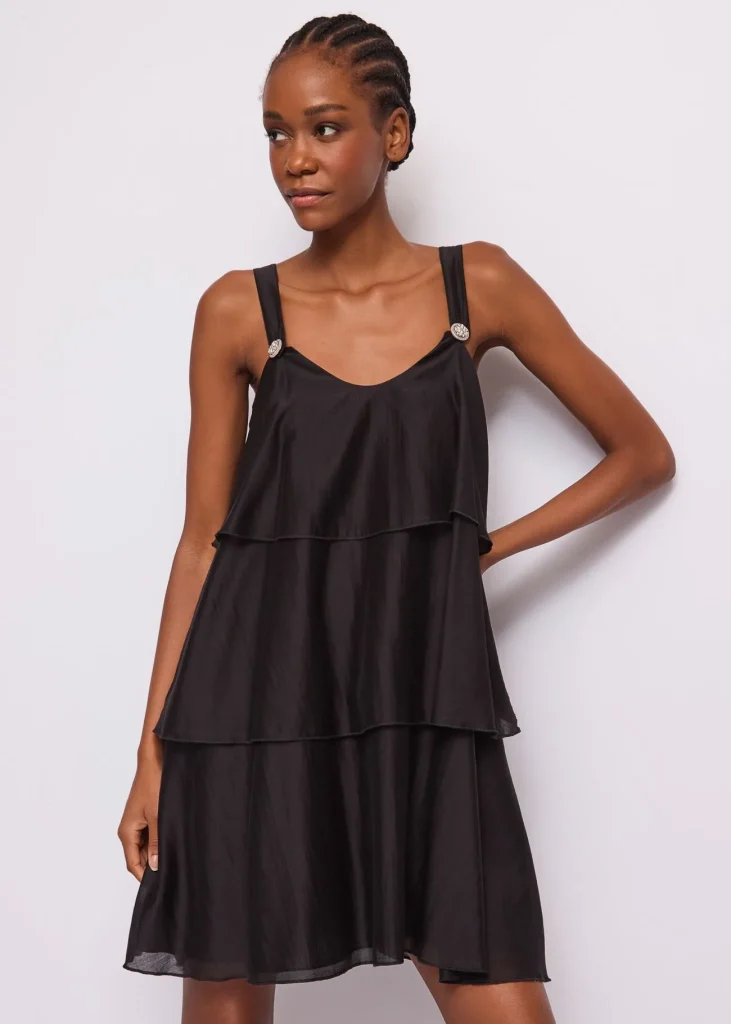 Vestido-corto-negro-Gaudí-con-tirantes-botones-joya
