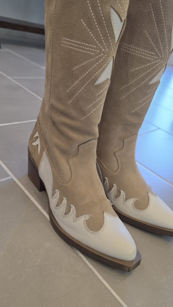 2026/07/1000864345-scaled.jpg Bota Sauvage Beige Blanco