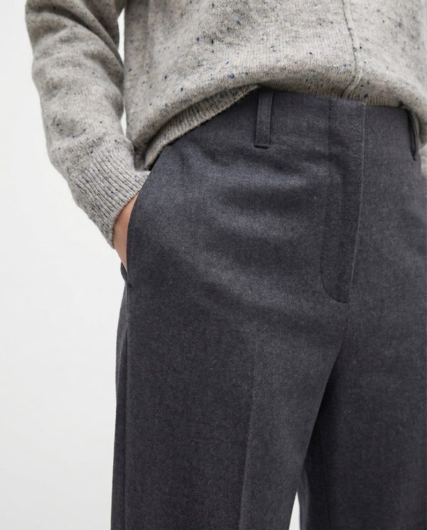Pantalón culotte de paño gris antracita ANDAM detalle de la cintura y el bolsillo