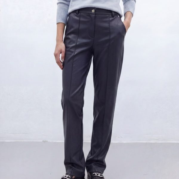 Pantalón de ecopiel azul oscuro ANDAM detalle de la cintura