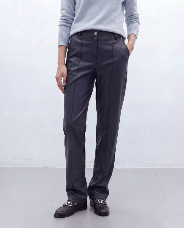Pantalón de ecopiel azul oscuro ANDAM detalle de la cintura