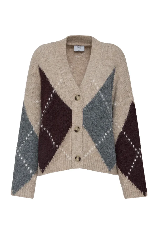 Cárdigan de punto beige con rombos argyle gris y burdeos BSB, vista de frente Cárdigan de punto con estampado argyle y pedrería BSB en gris y burdeos