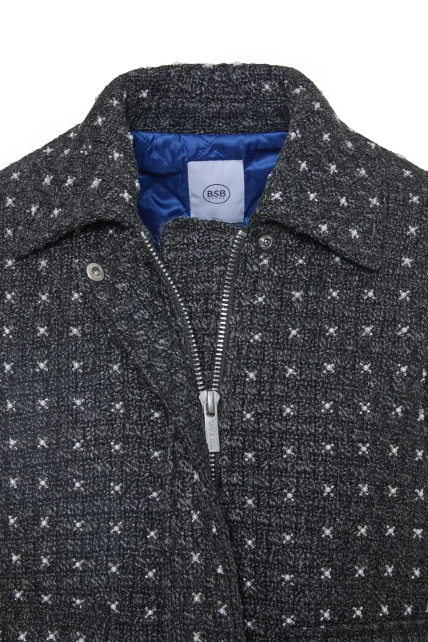 Detalle del cuello y cremallera de la cazadora bomber de tweed gris BSB