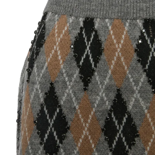 Falda mini de punto jacquard gris BSB, detalle de los rombos con pedrería