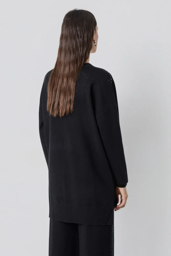 Jersey oversize negro BSB con banda de pedrería, modelo de espalda