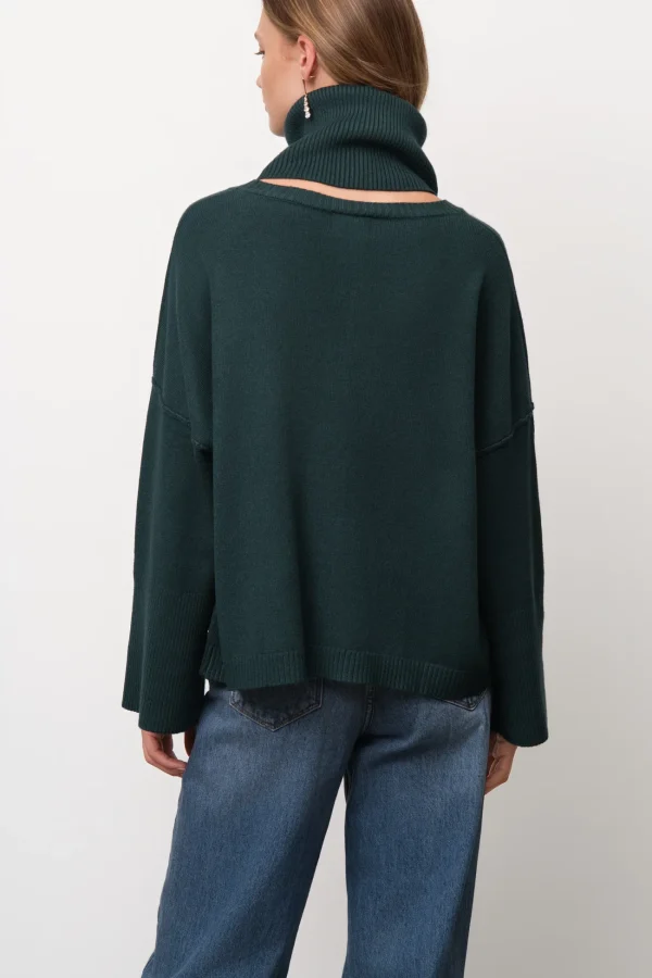 Jersey oversize de cuello alto verde oscuro BSB, espalda con el cuello vuelto