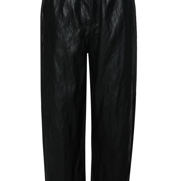 Pantalón ancho de polipiel negro BSB, vista de frente Pantalón ancho polipiel negro BSB de corte globo y largo cropped