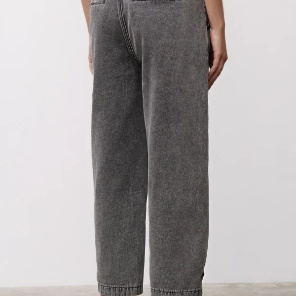 Pantalón vaquero globo denim gris BSB, vista trasera con los bolsillos