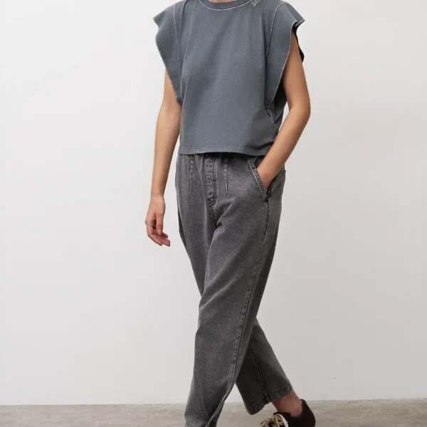 Pantalón vaquero globo denim gris BSB, modelo de cuerpo entero