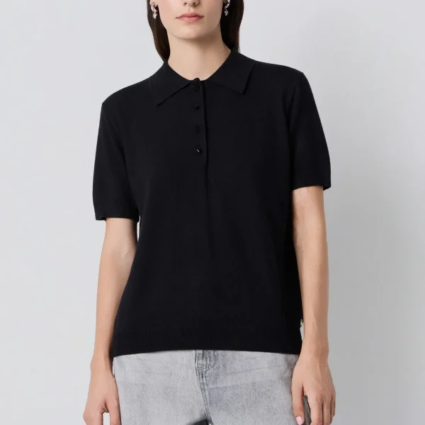 Polo de punto negro BSB, primer plano del cuello camisero y los botones Polo de punto negro BSB, primer plano del cuello camisero y los botones