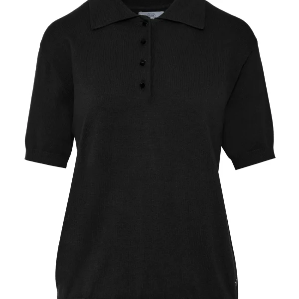 Polo de punto negro de manga corta BSB, vista de frente Polo de punto negro de manga corta BSB, vista de frente