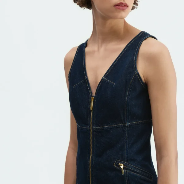 Vestido midi vaquero denim BSB, detalle del escote de pico y cremallera dorada Vestido midi vaquero denim BSB, detalle del escote de pico y cremallera dorada