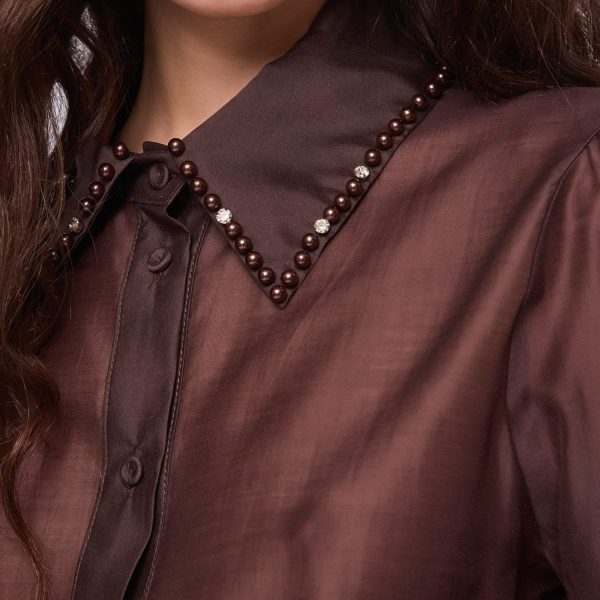 gaudi-camisa-perlas-pedreria-detalle-cuello-pedreria Camisa semitransparente Volante