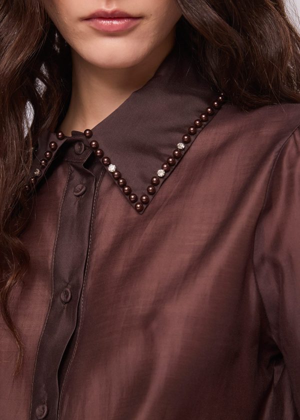 gaudi-camisa-perlas-pedreria-detalle-cuello-pedreria Camisa semitransparente Volante
