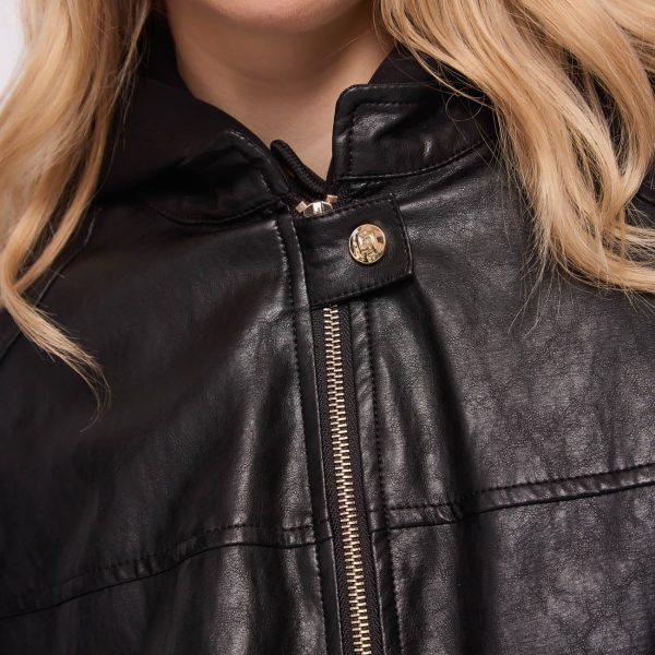 Chaqueta de ecopiel negra con capucha Gaudí Jeans
