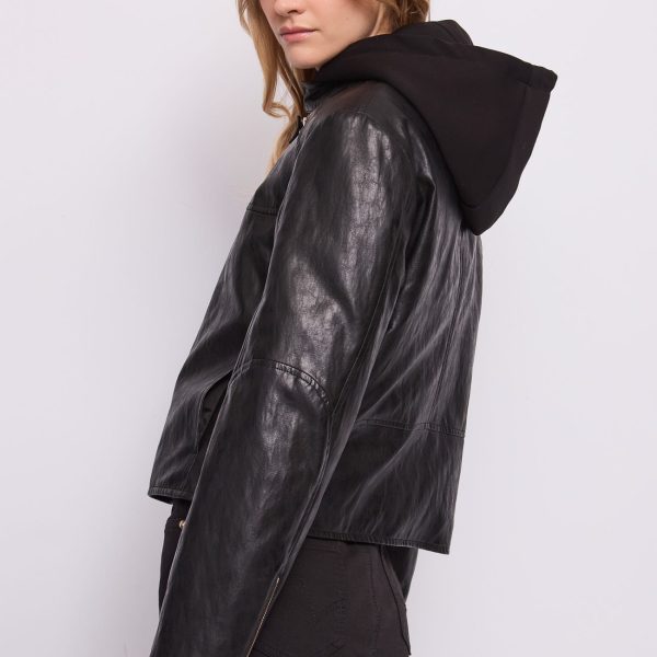 Chaqueta de ecopiel negra con capucha Gaudí Jeans