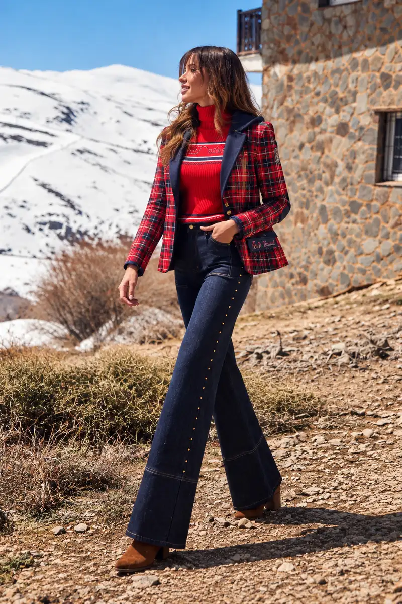Blazer Timberlyn con capucha sobre pantalón Ranger denim, Camaleónica