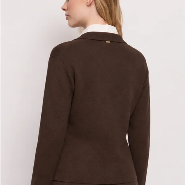 chaqueta-punto-solapas-botones-marron-02 Chaqueta punto con solapas y botones