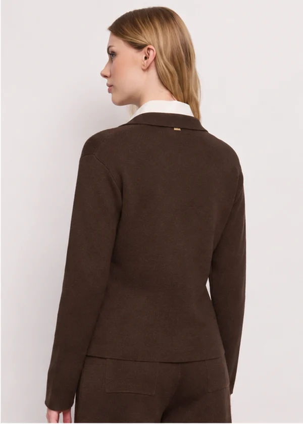 chaqueta-punto-solapas-botones-marron-02 Chaqueta punto con solapas y botones